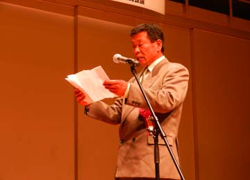 受賞者を代表して謝辞を述べる弊社社長